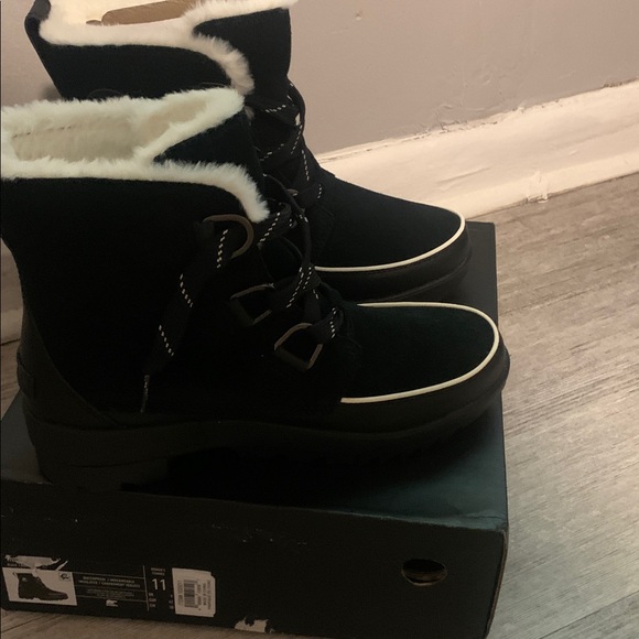 Sorel Shoes - Sorel Black Lace Up Boots with White Trim